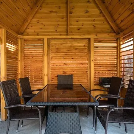 Comfortable Apartment, 2 Bedrooms, Terrace Prázdninový dům *