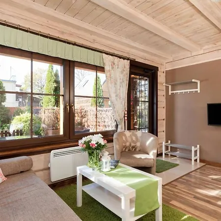 Comfortable Apartment, 2 Bedrooms, Terrace * ウストロニエ・モルスキエ